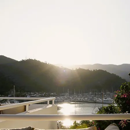 Calestia Boutique House *