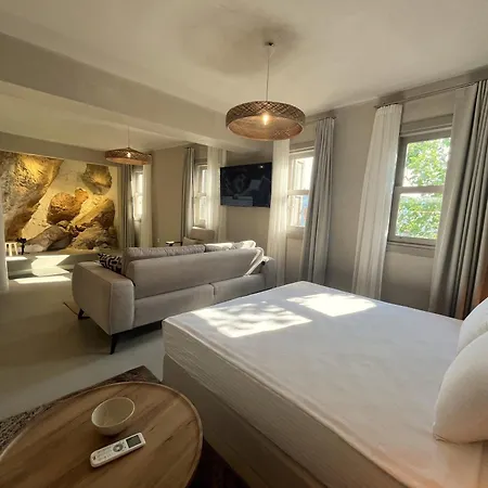 Calestia Boutique House