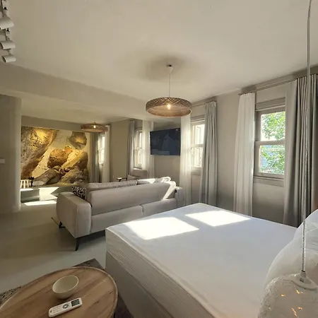 Calestia Boutique House